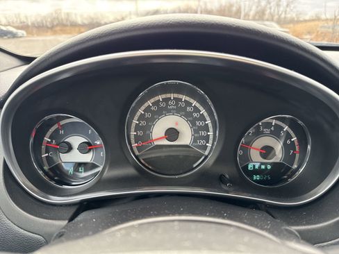 Used 2011 Chrysler 200 Limited image 15