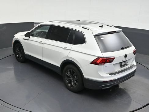 Used 2023 Volkswagen Tiguan SE w/ Panoramic Sunroof Package FWD image 17