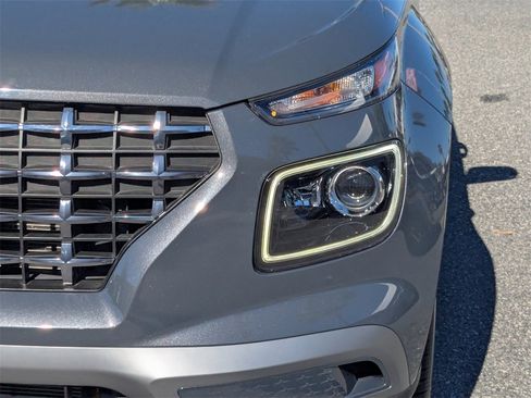 Used 2023 Hyundai Venue Limited image 9
