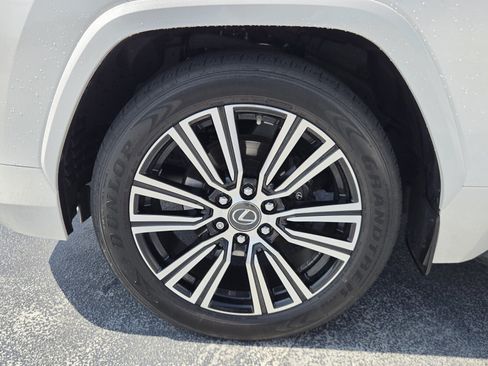 Used 2023 Lexus LX 600 4WD w/ Luxury Package image 10