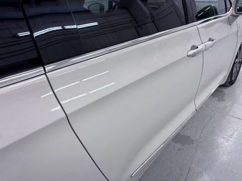 Used 2017 Chrysler Pacifica Limited w/ UConnect Theater Package FWD image 23