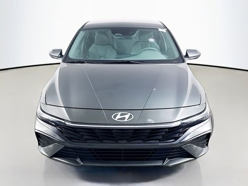 Used 2024 Hyundai Elantra SEL image 2