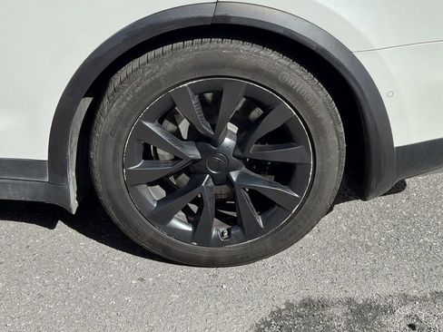 Used 2022 Tesla Model X image 15