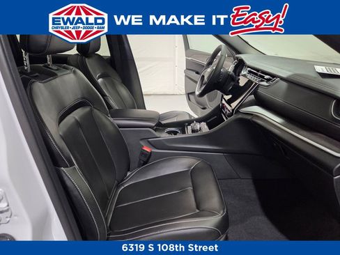 New 2025 Jeep Grand Cherokee Limited image 8