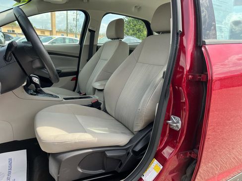 Used 2016 Ford Focus SE w/ SE Cold Weather Package image 15