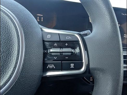 Used 2024 Kia Sorento LX FWD image 18