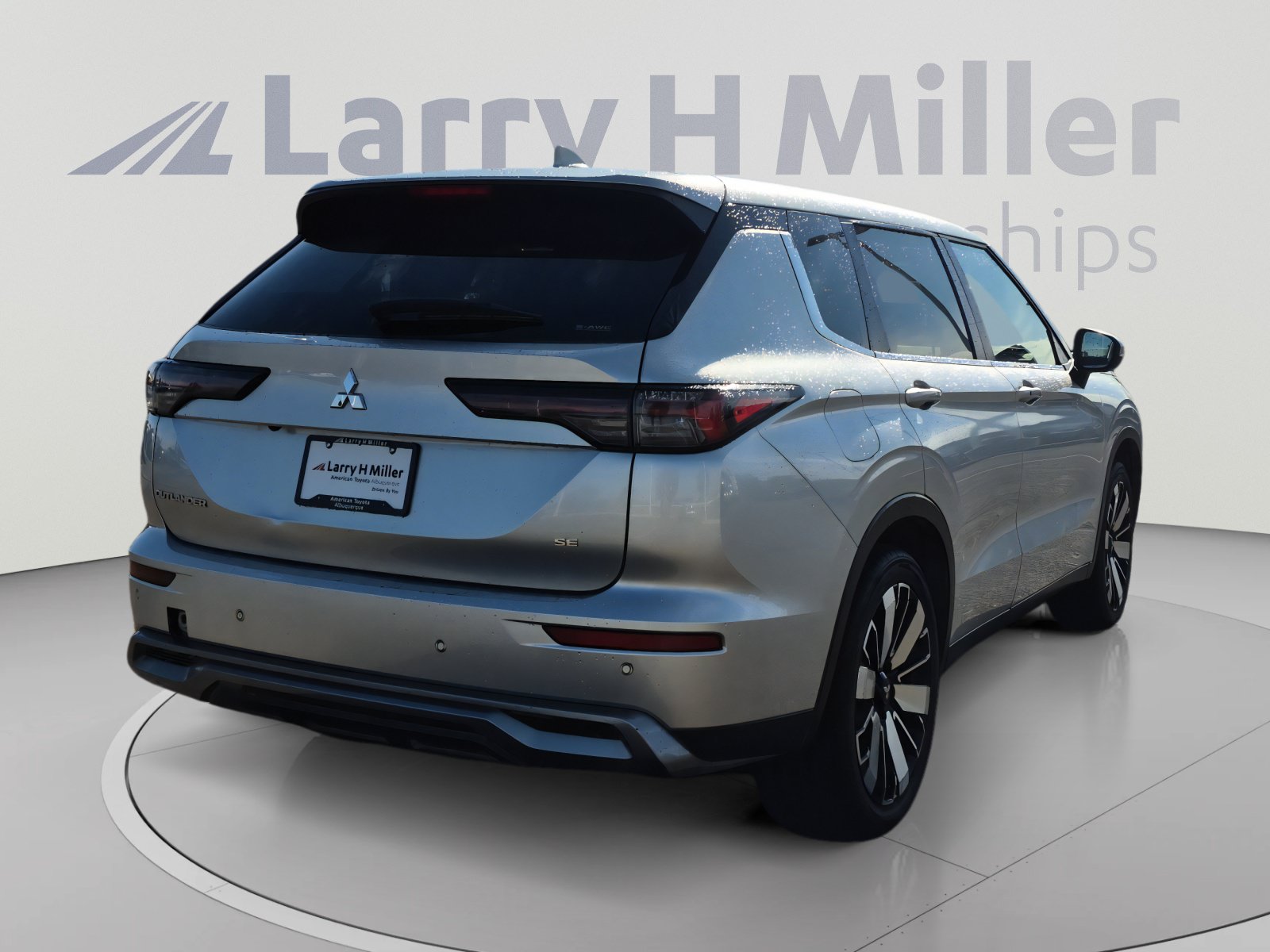 Used 2025 Mitsubishi Outlander SE AWD/4WD image 5