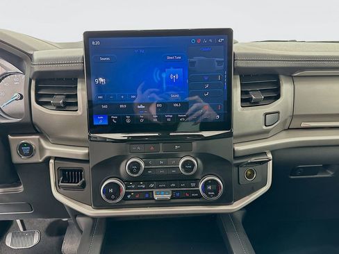 Used 2024 Ford Expedition XLT image 15