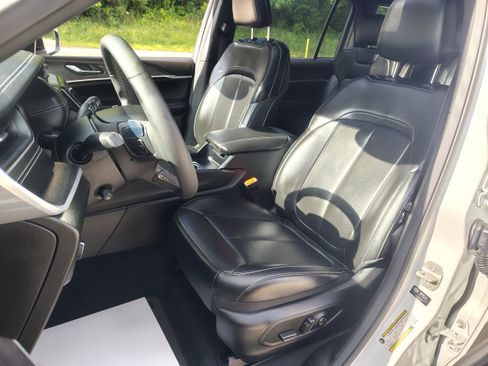 Used 2024 Jeep Grand Cherokee L Limited w/ Luxury Tech Group II AWD/4WD image 19