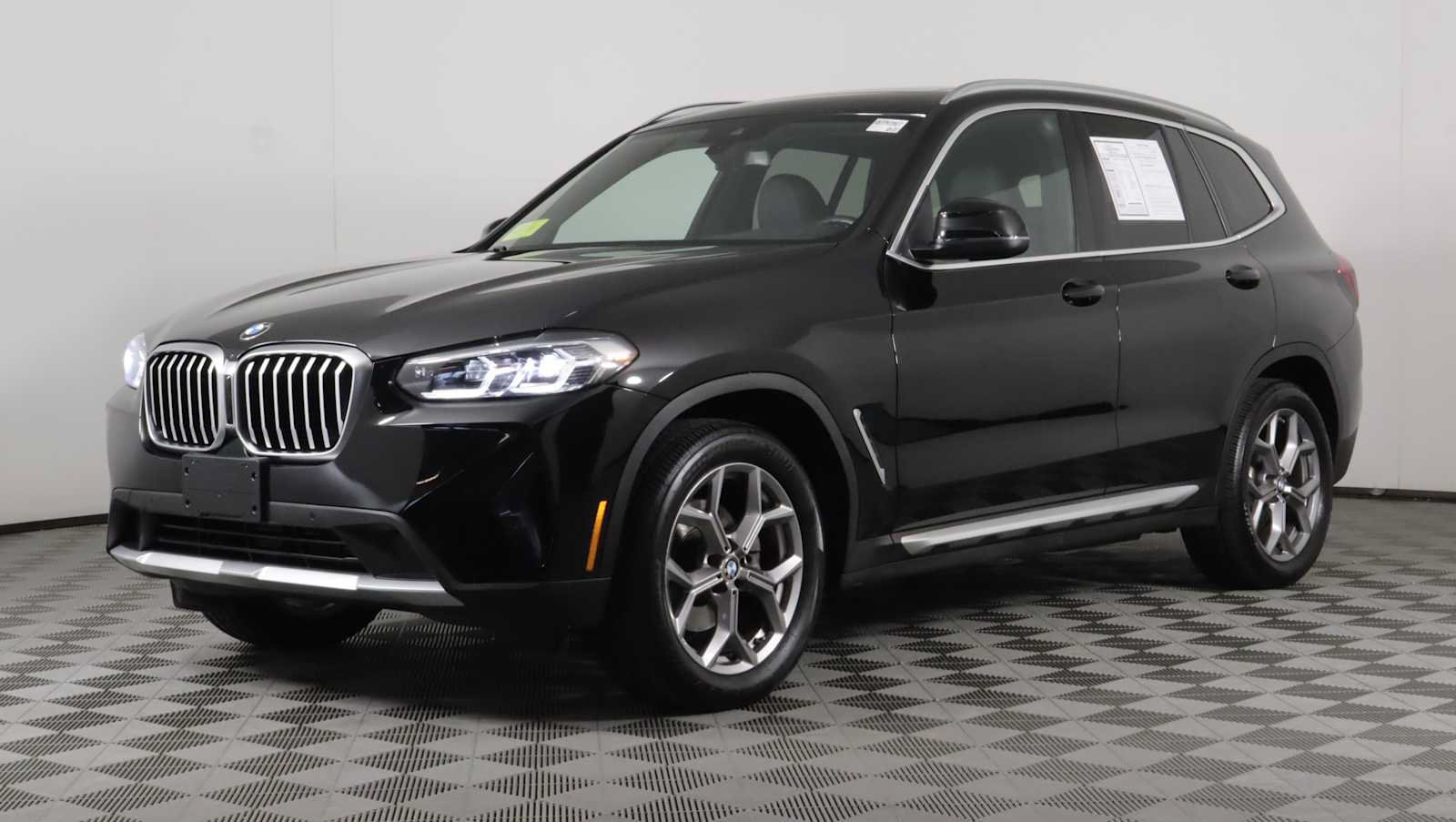 Used 2023 BMW X3 xDrive30i w/ Convenience Package AWD/4WD image 3