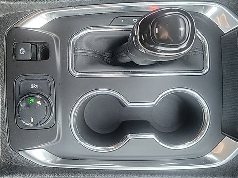 Used 2018 Chevrolet Traverse LT image 18