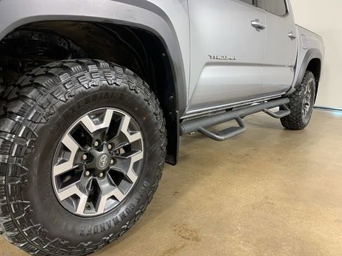 Used 2020 Toyota Tacoma TRD Off-Road w/ Technology Package AWD/4WD image 2