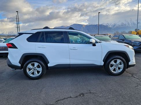 Used 2020 Toyota RAV4 XLE image 2