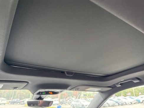 Used 2023 Chevrolet Traverse Premier image 9