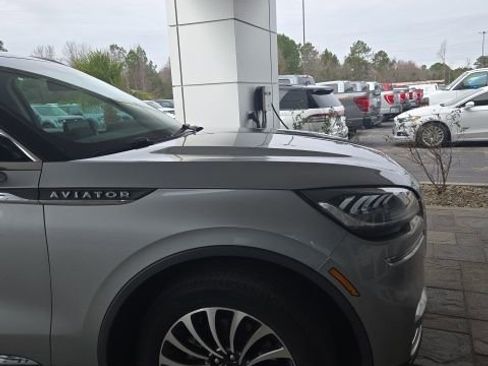 Used 2023 Lincoln Aviator AWD w/ Premium Package image 2