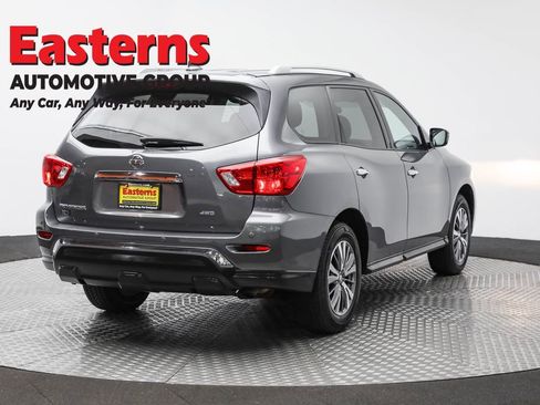 Used 2020 Nissan Pathfinder S image 5