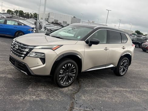 Used 2025 Nissan Rogue Platinum FWD image 19
