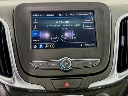 Used 2019 Chevrolet Equinox LT w/ Driver Convenience Package image 17