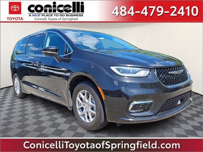 Used 2023 Chrysler Pacifica Touring-L