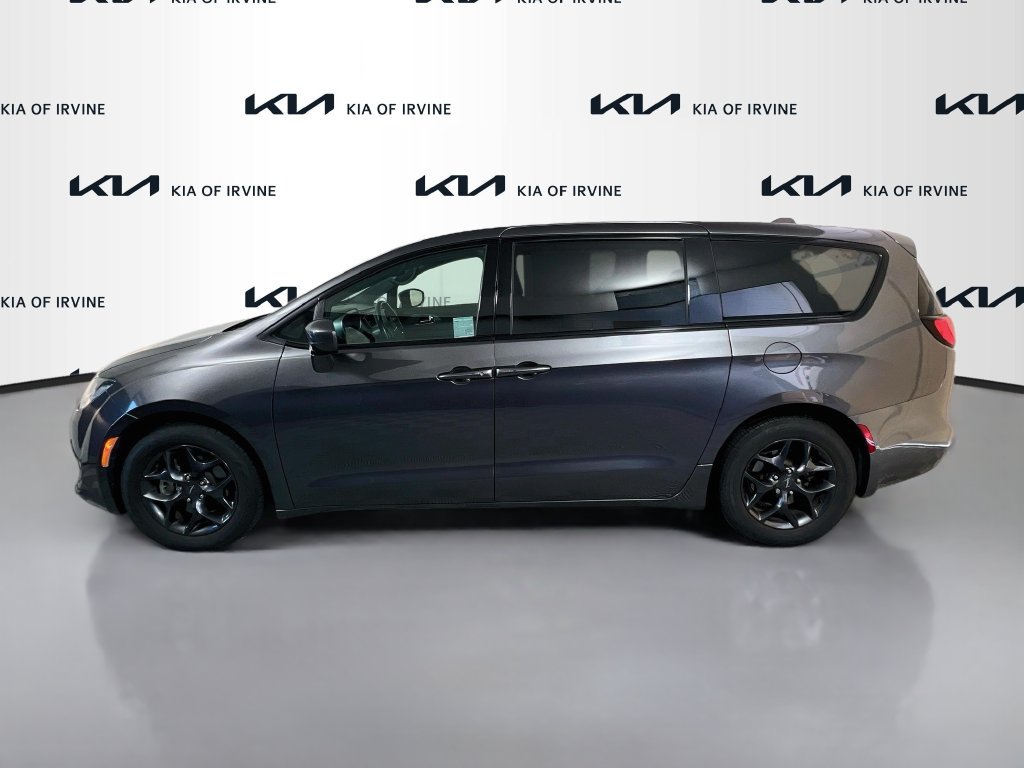 Used 2019 Chrysler Pacifica Touring Plus w/ S Appearance Package FWD image 4