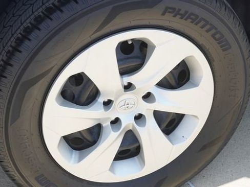 Used 2019 Toyota RAV4 LE image 11