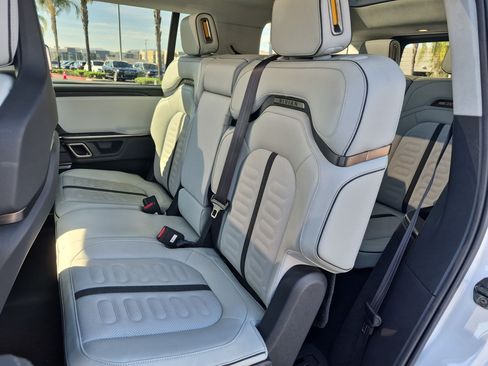 Used 2024 Rivian R1S Adventure AWD/4WD image 30