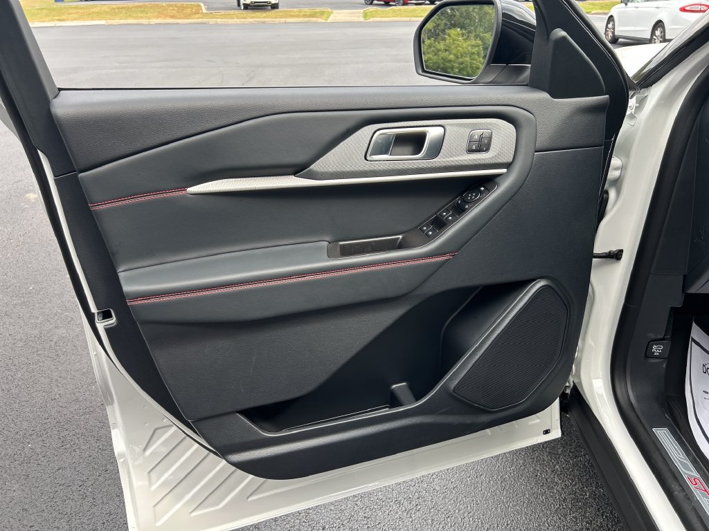 New 2027 Ford Explorer ST-Line w/ Premium Package AWD/4WD image 12