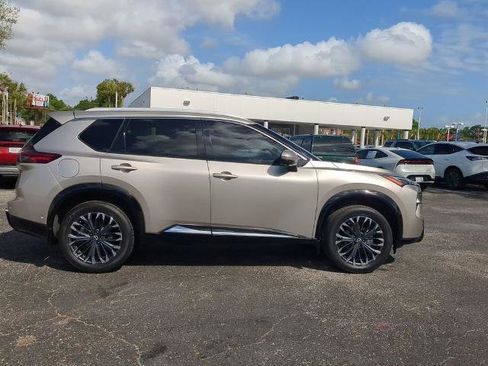 Certified 2024 Nissan Rogue Platinum FWD image 3
