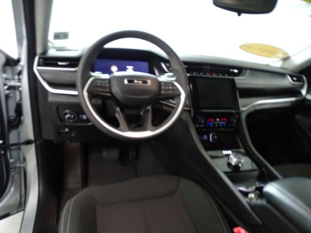 Certified 2023 Jeep Grand Cherokee Laredo X AWD/4WD image 5