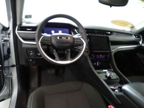 Certified 2023 Jeep Grand Cherokee Laredo X AWD/4WD image 5