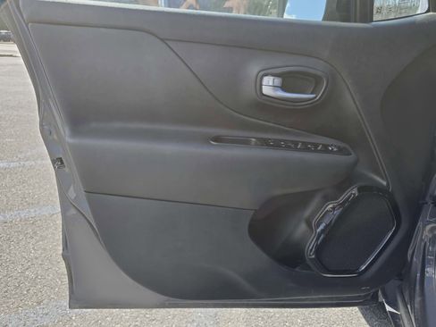 Used 2022 Jeep Renegade Altitude w/ Convenience Group image 14