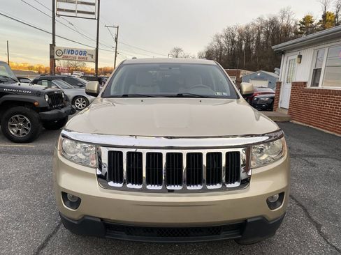 Used 2011 Jeep Grand Cherokee Laredo image 2