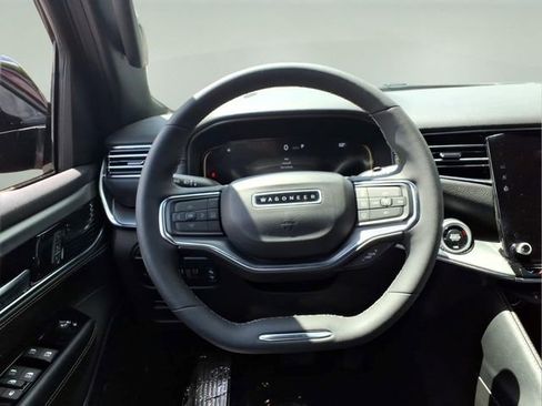 Used 2024 Jeep Wagoneer L Series II AWD/4WD image 27