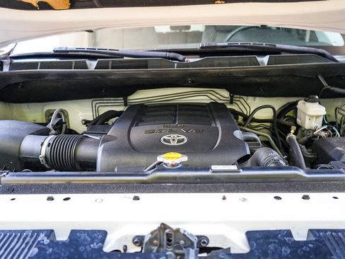 Used 2015 Toyota Tundra Limited w/ Limited Premium Package RWD image 26