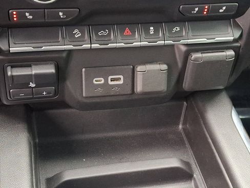 Used 2022 Chevrolet Silverado 1500 LT Trail Boss w/ Convenience Package II image 25