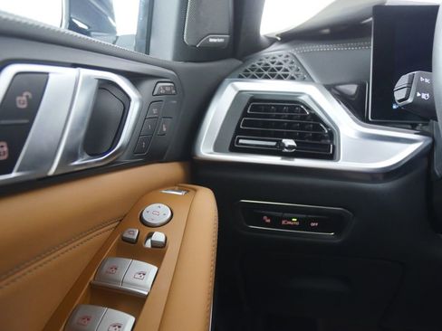 Used 2025 BMW X7 xDrive40i w/ M Sport Package image 24