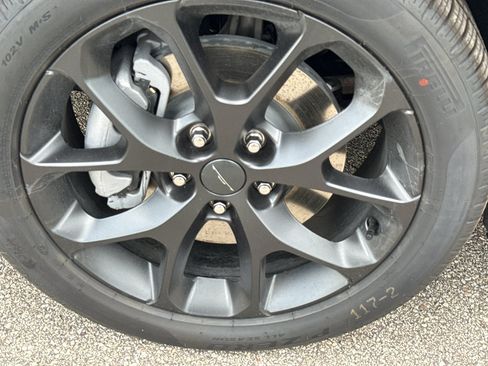 New 2027 Chrysler Pacifica Limited AWD/4WD image 10