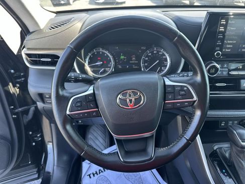 Used 2022 Toyota Highlander XLE AWD/4WD image 20