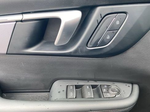 Used 2025 Buick Enclave Sport Touring AWD/4WD image 18