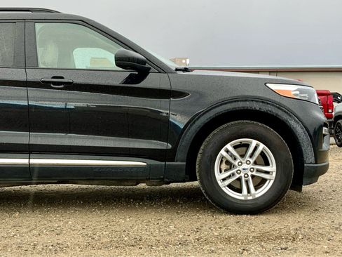Used 2023 Ford Explorer XLT w/ Equipment Group 202A image 9