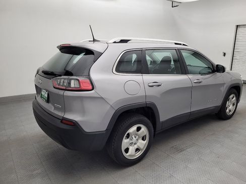 Used 2019 Jeep Cherokee Latitude w/ Cold Weather Group FWD image 9