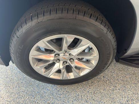 New 2025 Chevrolet Suburban Premier image 33