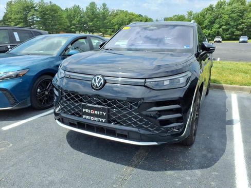Used 2026 Volkswagen Tiguan SEL R-Line AWD/4WD image 4