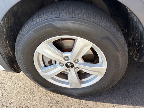 Used 2021 Kia Sorento LX image 6