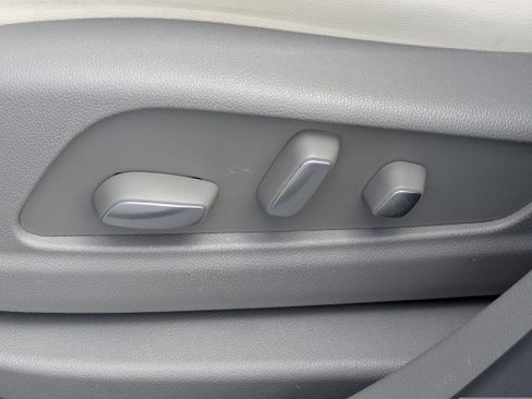 Used 2019 Cadillac XT5 Luxury FWD image 19