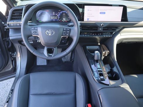 Used 2024 Toyota Crown Limited image 11