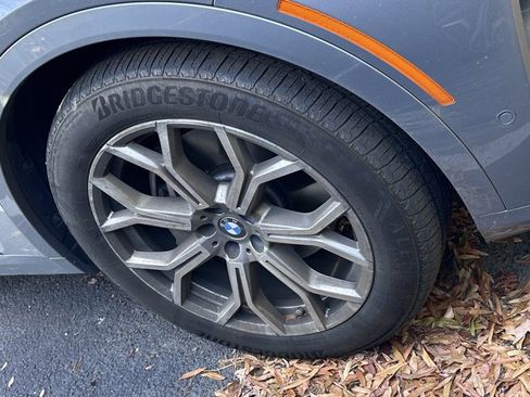 Used 2023 BMW X7 xDrive40i w/ Premium Package image 4