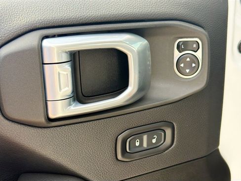 Used 2023 Jeep Wrangler Unlimited Rubicon 4xe w/ Cold Weather Group AWD/4WD image 15