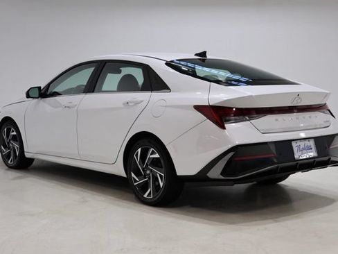 Used 2024 Hyundai Elantra Limited FWD image 5