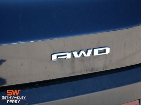 Used 2022 GMC Acadia SLE image 10